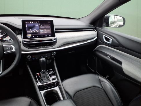 Used 2023 Jeep Compass Latitude image 17