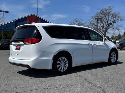 Used 2018 Chrysler Pacifica Touring Plus FWD image 9