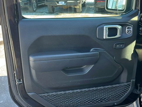 Used 2024 Jeep Wrangler Unlimited Rubicon image 7