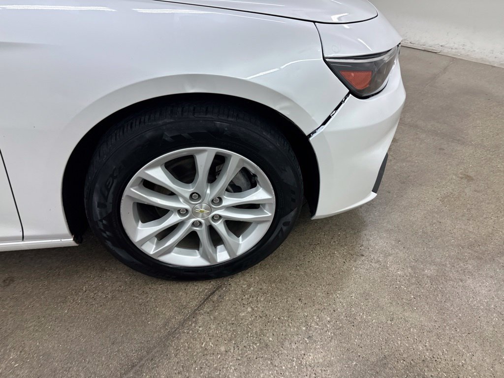 Used 2018 Chevrolet Malibu LT w/ Leather Package FWD image 13