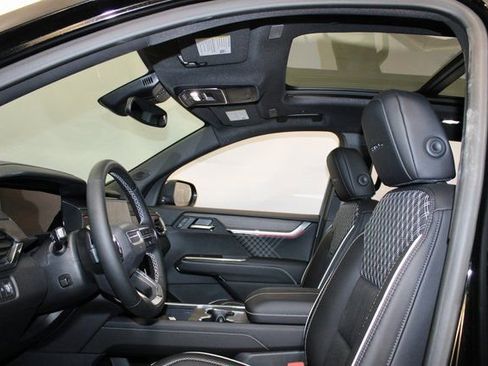 Used 2025 GMC Acadia Denali w/ LPO, Floor Liner Package image 9