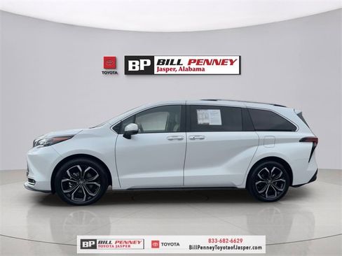 Used 2025 Toyota Sienna Platinum image 2