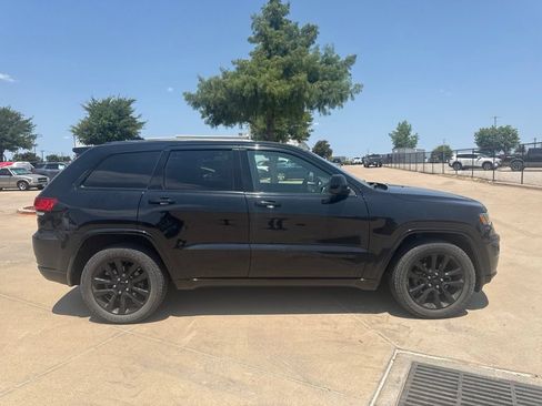 Used 2018 Jeep Grand Cherokee Altitude RWD image 6