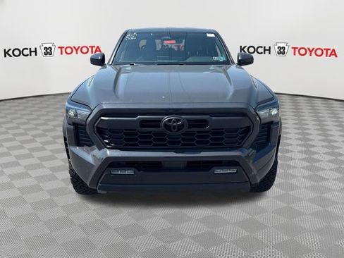 Used 2025 Toyota Tacoma TRD Off-Road w/ TRD Off Road Upgrade Package AWD/4WD image 2