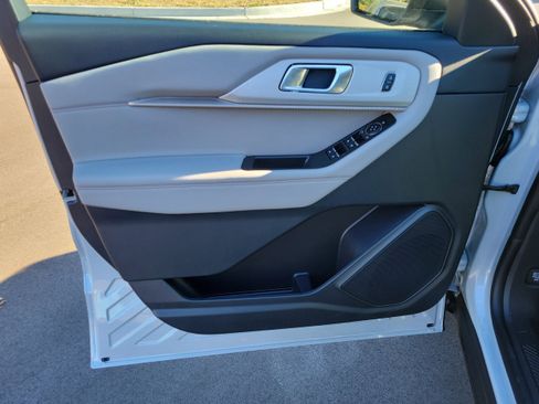 New 2026 Ford Explorer Active w/ Active Comfort Package image 17