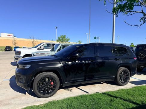 Used 2022 Jeep Grand Cherokee L Overland image 1