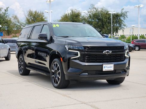 Used 2024 Chevrolet Suburban RST w/ Luxury Package AWD/4WD image 3