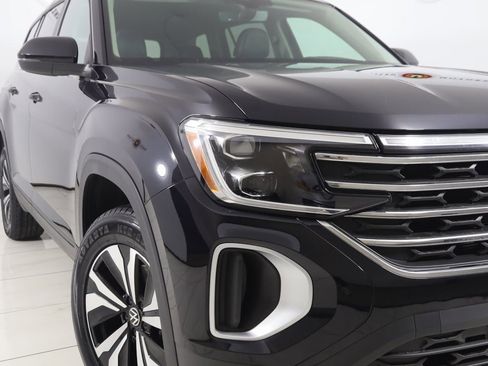 Used 2024 Volkswagen Atlas SE image 16
