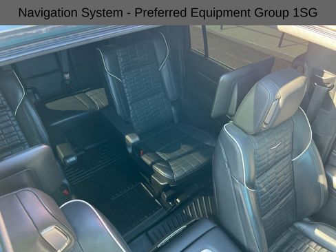 Used 2024 Cadillac Escalade ESV Premium Luxury Platinum image 16