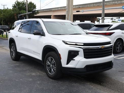 Used 2024 Chevrolet Traverse LS FWD image 2