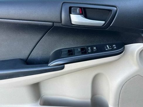 Used 2012 Toyota Camry LE FWD image 11