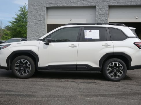 Certified 2025 Subaru Forester Premium AWD/4WD image 6