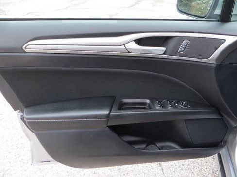 Used 2020 Ford Fusion SE image 14