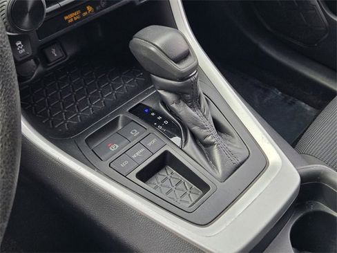 Used 2020 Toyota RAV4 LE image 14