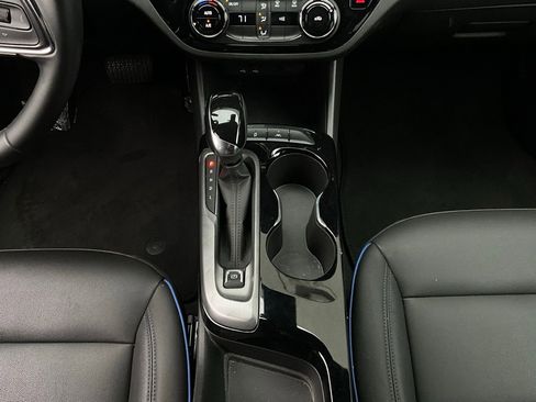 Used 2025 Buick Envista Sport Touring image 14