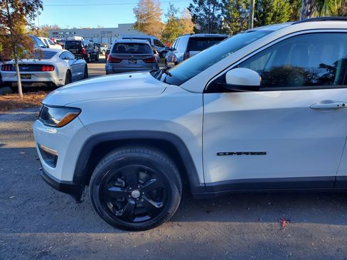 Used 2020 Jeep Compass Latitude image 11