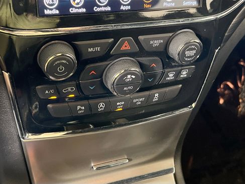 Used 2022 Jeep Grand Cherokee Laredo X image 14