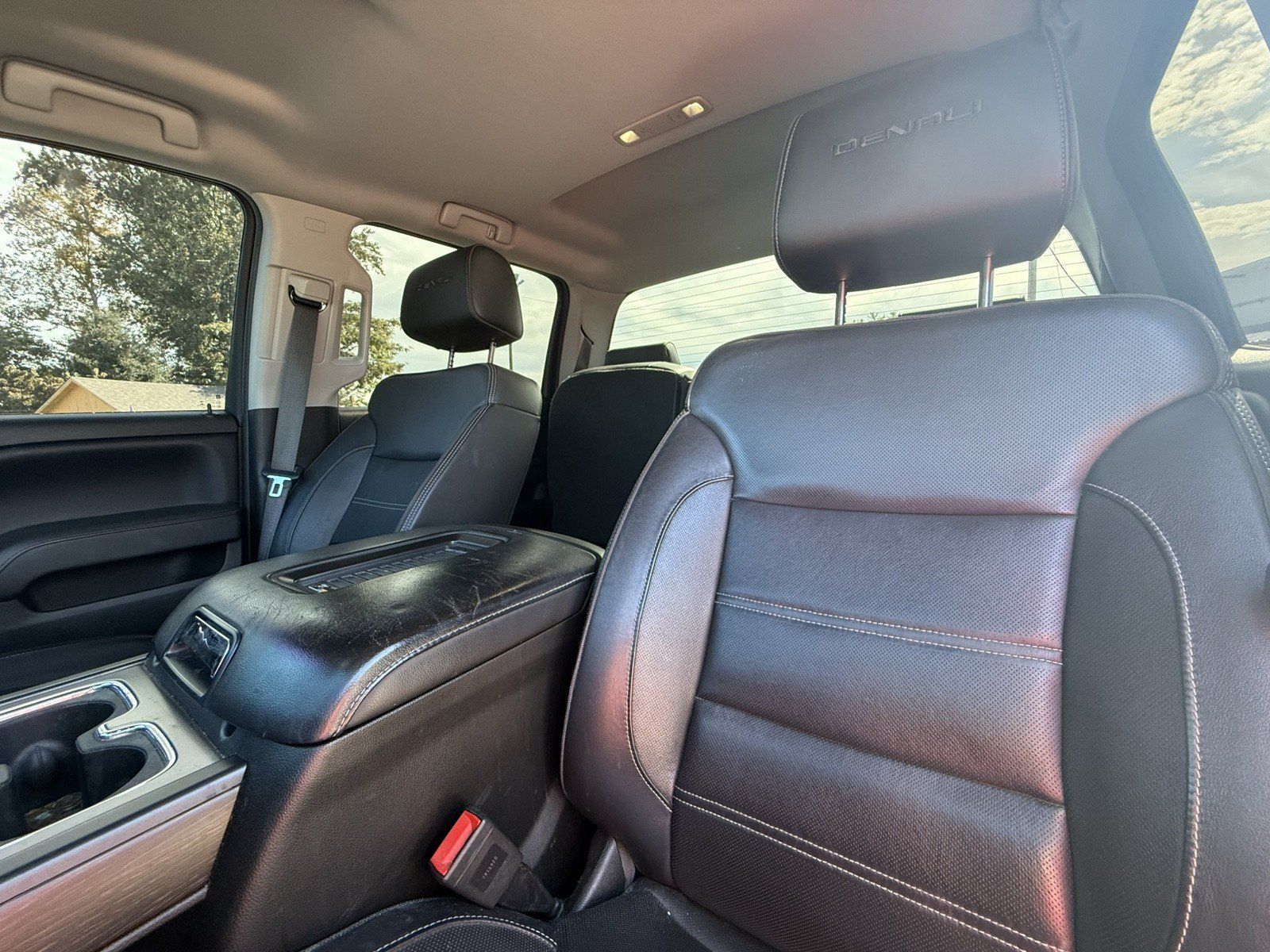 Used 2018 GMC Sierra 2500 Denali w/ Duramax Plus Package AWD/4WD image 10