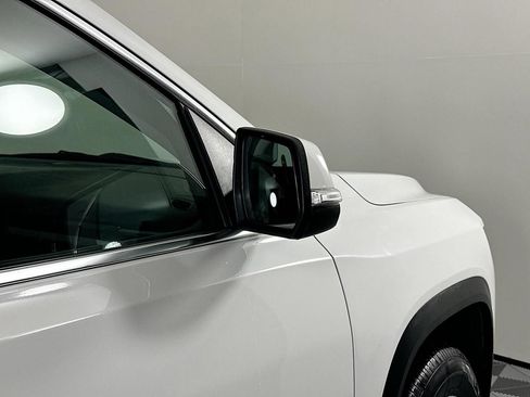 Used 2023 GMC Acadia SLT image 46