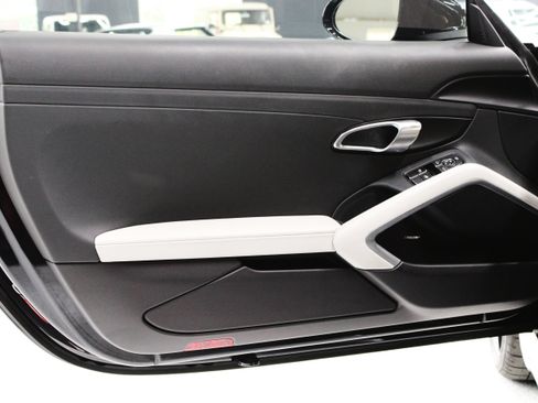 Used 2025 Porsche 718 Cayman S w/ Sportdesign Package RWD image 6