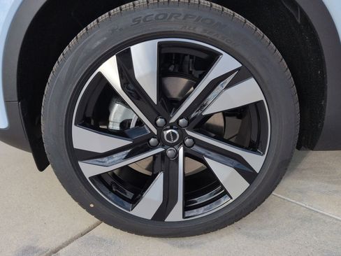 New 2026 Volvo XC40 B5 Ultra w/ Protection Package Premier image 12