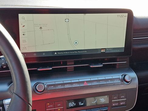 Used 2024 Hyundai Kona Limited image 3