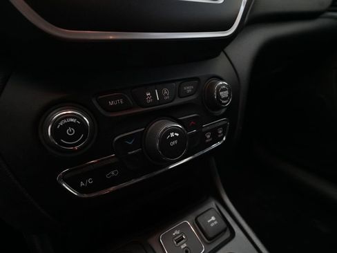 Used 2019 Jeep Cherokee Sport w/ Cold Weather Group image 20