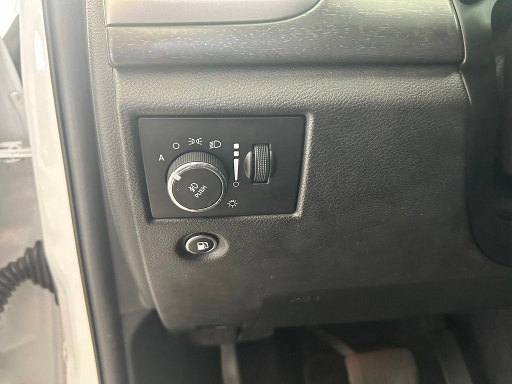 Used 2017 Jeep Grand Cherokee Altitude RWD image 41