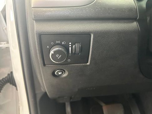 Used 2017 Jeep Grand Cherokee Altitude RWD image 41