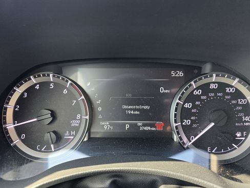 Used 2025 Toyota Highlander LE FWD image 39