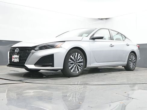Used 2023 Nissan Altima 2.5 SV FWD image 48