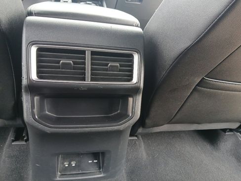 Used 2025 Volkswagen Atlas Cross Sport SE FWD image 21