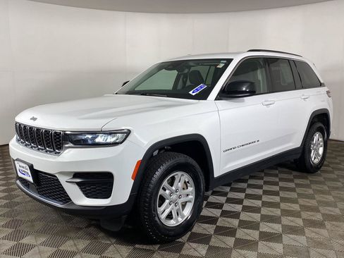Used 2023 Jeep Grand Cherokee Laredo w/ Luxury Tech Group I AWD/4WD image 34