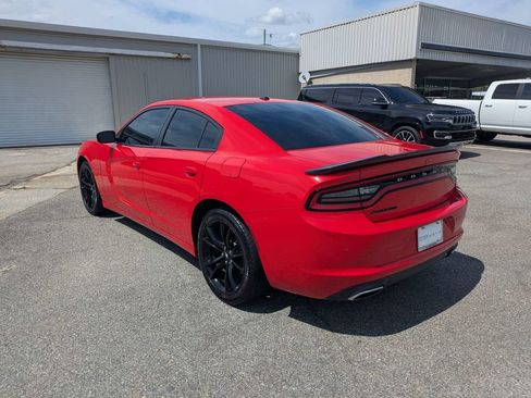 Used 2018 Dodge Charger SXT w/ Blacktop Package RWD image 5