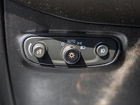 Used 2018 Chevrolet Equinox Premier FWD image 44