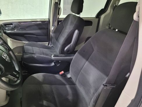 Used 2017 Dodge Grand Caravan SE image 27