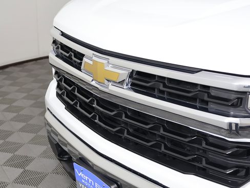 Used 2025 Chevrolet Silverado 1500 LT image 11