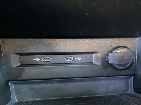 Certified 2022 Volkswagen Taos SEL image 24