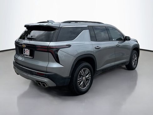 Used 2024 Chevrolet Traverse LT FWD image 7