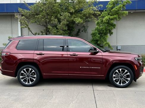 Used 2021 Jeep Grand Cherokee L Overland w/ Advanced Protech Group III AWD/4WD image 3