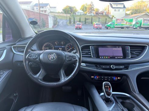 Used 2020 Buick Enclave Essence image 21