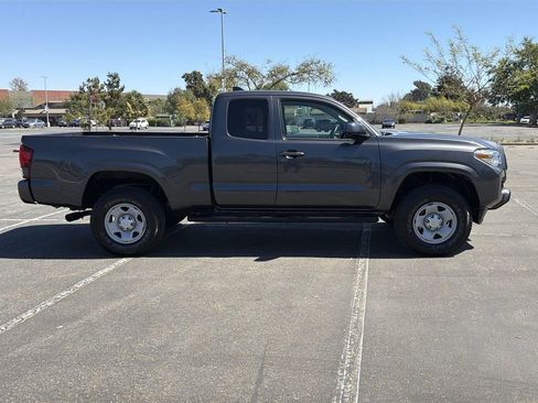 Used 2023 Toyota Tacoma SR image 3