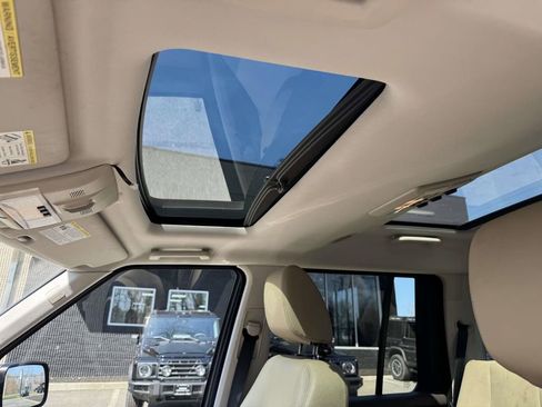 Used 2013 Land Rover LR4 HSE image 17