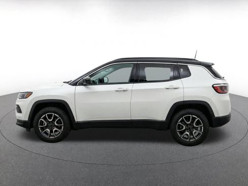 Used 2025 Jeep Compass Trailhawk AWD/4WD image 4