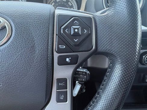 Used 2018 Toyota Tacoma SR5 RWD image 15