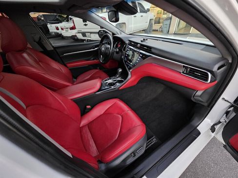 Used 2018 Toyota Camry XSE image 16