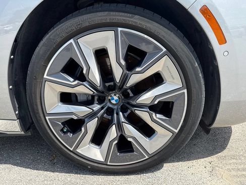 Used 2024 BMW i7 xDrive60 AWD/4WD image 4