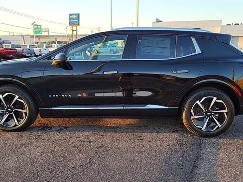 New 2024 Chevrolet Equinox EV LT image 5