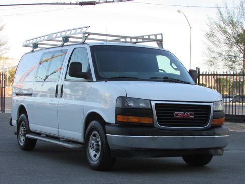 Used 2018 GMC Savana 2500 w/ Driver Convenience Package image 1
