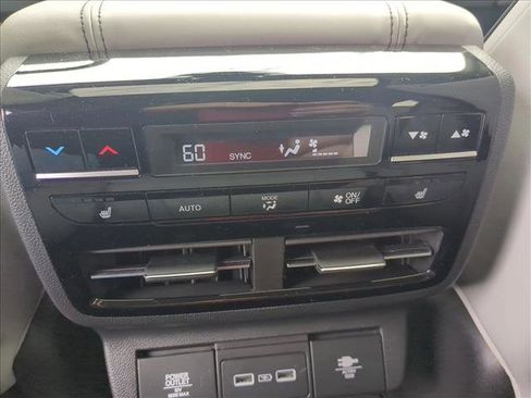 Used 2024 Acura MDX SH-AWD w/ Advance Package image 18